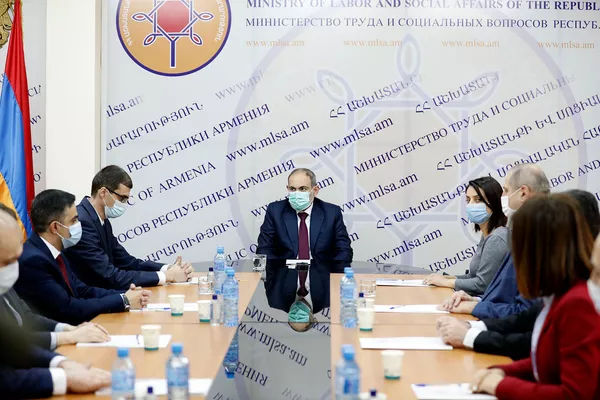 Нужно зафиксировать конкретные результаты: Пашинян представил нового главу Минсоцтруда Нужно зафиксировать конкретные результаты: Пашинян представил нового главу Минсоцтруда - Sputnik Армения