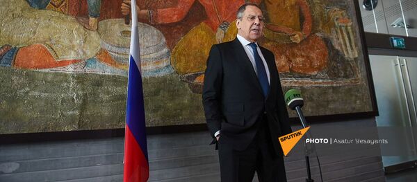 Министр иностранных дел России Сергей Лавров во время брифинга по итогам визита в Армению (21 ноября 2020). Еревaн - Sputnik Արմենիա