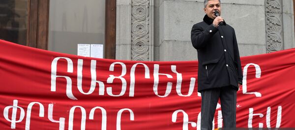 Руководитель партии Отечество Артур Ванецян выступает на митинге оппозиции на площади Свободы (21 ноября 2020). Еревaн Руководитель партии Отечество Артур Ванецян выступает на митинге оппозиции на площади Свободы (21 ноября 2020). Еревaн - Sputnik Армения
