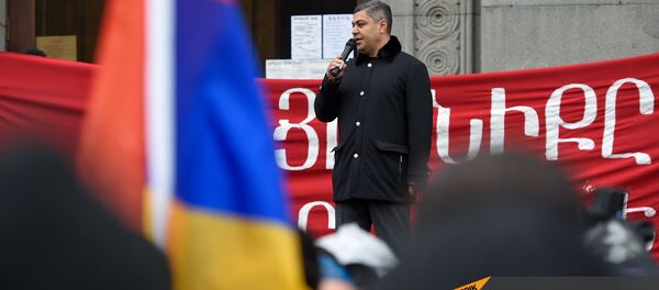Руководитель партии Отечество Артур Ванецян выступает на митинге оппозиции на площади Свободы (21 ноября 2020). Еревaн - Sputnik Արմենիա
