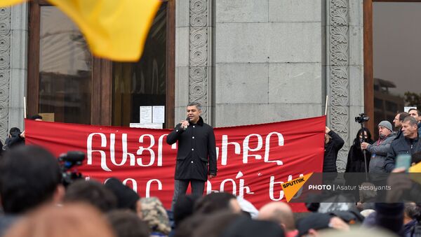 Руководитель партии Отечество Артур Ванецян выступает на митинге оппозиции на площади Свободы (21 ноября 2020). Еревaн - Sputnik Արմենիա