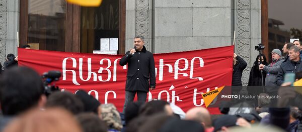 Руководитель партии Отечество Артур Ванецян выступает на митинге оппозиции на площади Свободы (21 ноября 2020). Еревaн Руководитель партии Отечество Артур Ванецян выступает на митинге оппозиции на площади Свободы (21 ноября 2020). Еревaн - Sputnik Արմենիա