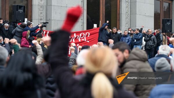 Продюсер Рубен Мхитарян выступает на митинге оппозиции на площади Свободы (21 ноября 2020). Еревaн - Sputnik Արմենիա