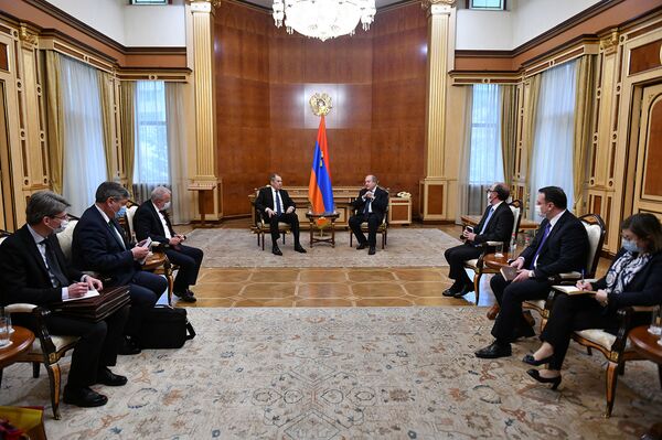 Արմեն Սարգսյանը հանդիպում է ունեցել Սերգեյ Լավրովի հետ. ՀՀ նախագահը 2 խնդրի մասին է խոսել - Sputnik Արմենիա