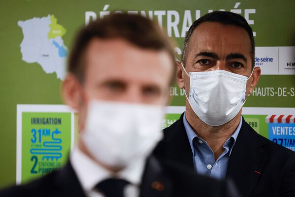 Франция обязана оказать помощь Карабаху: Макрон посетил филиал фонда Айастан - Sputnik Армения