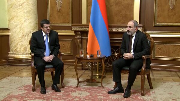 Премьер-министр Никол Пашинян встретился с президентом НКР Араиком Арутюняном (22 ноября 2020). Еревaн - Sputnik Армения