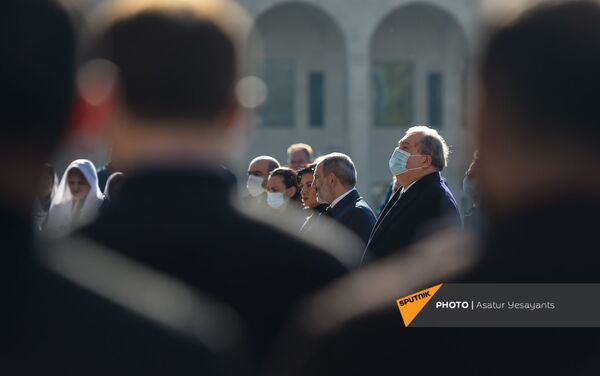 Президент Армен Саркисян на поминальной службе в память о павших в карабахской войне героях в Первопрестольном Святом Эчмиадзине (22 ноября 2020). Эчмиадзин - Sputnik Армения