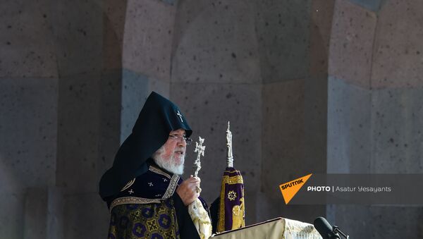 Католикос Гарегин II проводит поминальную службу в память о павших в карабахской войне героях в Первопрестольном Святом Эчмиадзине (22 ноября 2020). Эчмиадзин - Sputnik Արմենիա