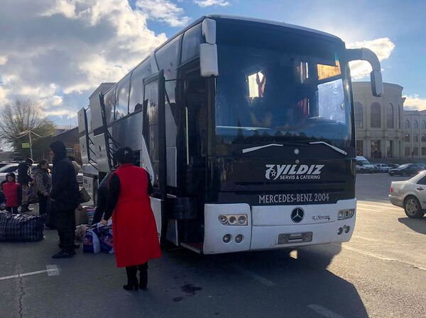 Լիքը տունս ստիպված թուրքին եմ թողել. արցախցիները Գյումրուց գնում են, բայց չգիտեն` ուր - Sputnik Արմենիա