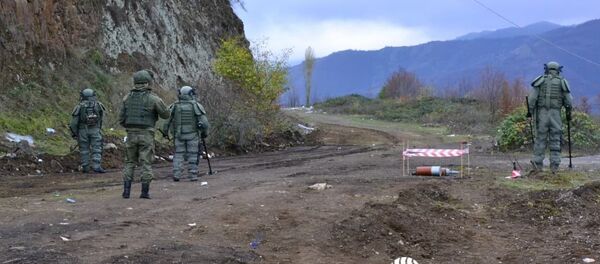 Российские саперы ведут разминирование в Карабахе - Sputnik Արմենիա