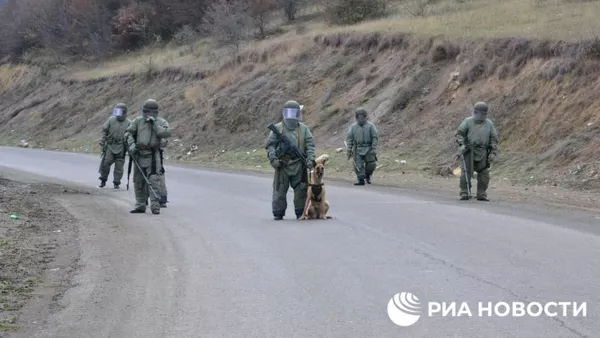 Российские саперы ведут разминирование в Карабахе - Sputnik Армения