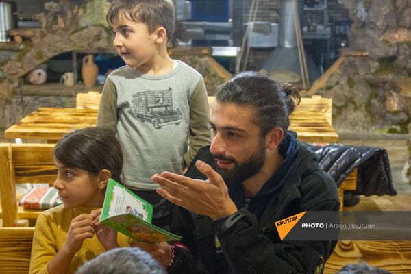 «Մենք դեռ կվերադառնանք Շուշի». ինչով են հիմա զբաղված Արցախ գնացած հայ «գրոհայինները» - Sputnik Արմենիա