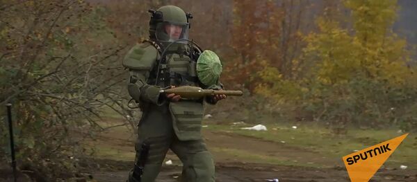 Разминирование местности в зонах ответственности миротворческих сил РФ в Карабахе - Sputnik Армения