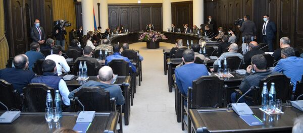 Премьер-министр Никол Пашинян снова встретился с родственниками пропавших без вести военнослужащих (24 ноября 2020). Еревaн - Sputnik Армения