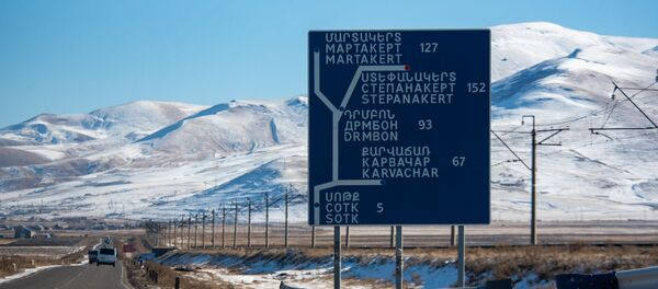 Указатель на дороге Сотк-Карвачар (24 ноября 2020). Карабах Указатель на дороге Сотк-Карвачар (24 ноября 2020). Карабах - Sputnik Արմենիա