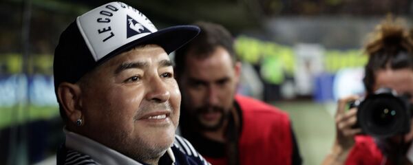 Звезда футбола Диего Марадона во время дани уважения перед началом футбольного матча чемпионата Суперлиги первого дивизиона Аргентины 2020 (7 марта 2020). Буэнос-Айрес Звезда футбола Диего Марадона во время дани уважения перед началом футбольного матча чемпионата Суперлиги первого дивизиона Аргентины 2020 (7 марта 2020). Буэнос-Айрес - Sputnik Արմենիա