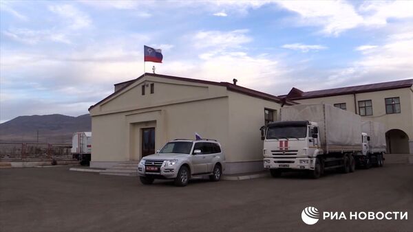Российские спасатели закончили разгрузку доставленного в Карабах гуманитарного груза - Sputnik Արմենիա