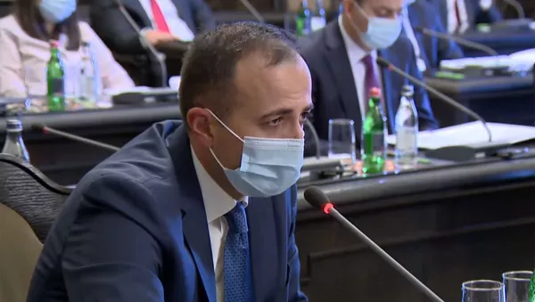 Министр здравоохранения Арсен Торосян во время очередного заседания правительства Армении (26 ноября 2020). Еревaн - Sputnik Армения