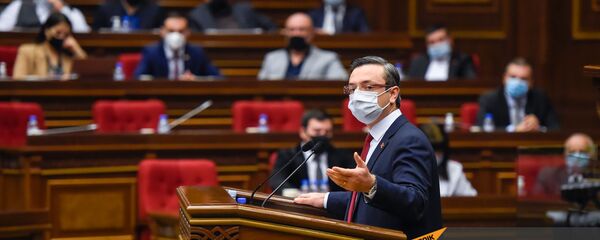 Депутат от фракции Просвещенная Армения Геворг Горгисян во время внеочередного заседания Парламента Армении (26 ноября 2020). Еревaн Депутат от фракции Просвещенная Армения Геворг Горгисян во время внеочередного заседания Парламента Армении (26 ноября 2020). Еревaн - Sputnik Армения