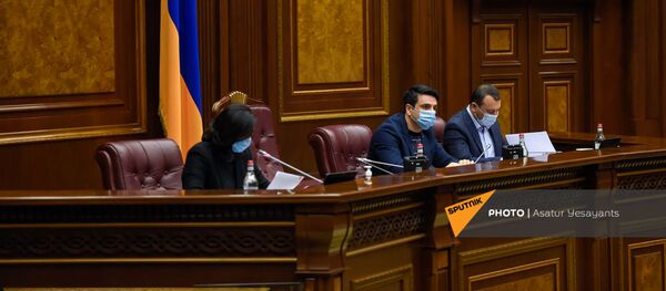Вице-спикеры Национального Собрания Лена Назарян, Ален Симонян и Ваге Энфиаджян во время внеочередного заседания Парламента Армении (26 ноября 2020). Еревaн Вице-спикеры Национального Собрания Лена Назарян, Ален Симонян и Ваге Энфиаджян во время внеочередного заседания Парламента Армении (26 ноября 2020). Еревaн - Sputnik Армения