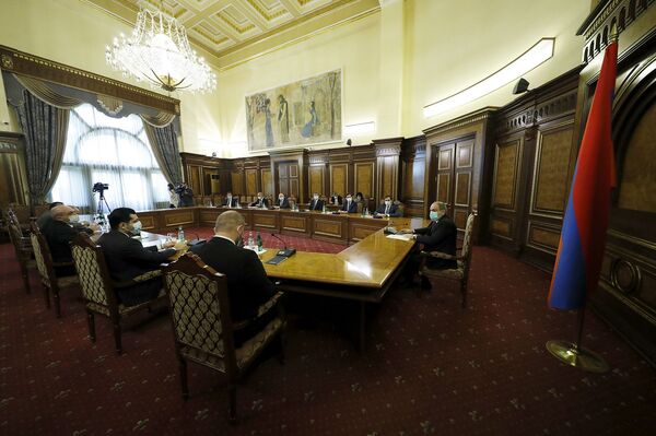 Не собираемся бежать: Пашинян вновь признал себя виновным в сложившейся ситуации Не собираемся бежать: Пашинян вновь признал себя виновным в сложившейся ситуации - Sputnik Армения