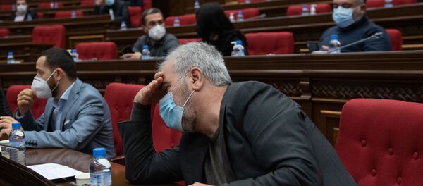 Депутат от фракции Мой шаг Андраник Кочарян перед началом внеочередного заседания Парламента Армении (26 ноября 2020). Еревaн Депутат от фракции Мой шаг Андраник Кочарян перед началом внеочередного заседания Парламента Армении (26 ноября 2020). Еревaн - Sputnik Արմենիա