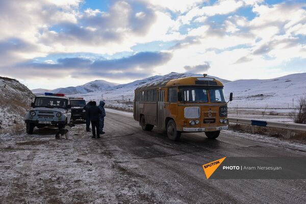 Ночную смену попросили не выходить: репортаж с места событий на Соткском руднике  - Sputnik Армения