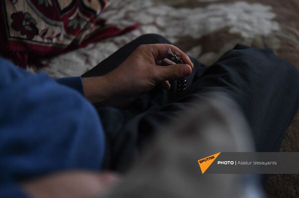 4–ամյա որդու հերոսն է. պատերազմում երկու ոտքը կորցրած Արգիշտին սոցիալական ծանր վիճակում է - Sputnik Արմենիա