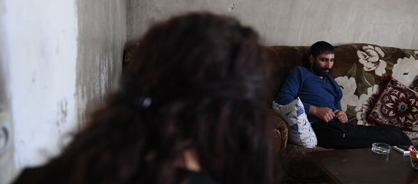 Лишившийся обоих ног во время арцахской войны Аргишти Микаелян (27 ноября 2020). Еревaн Лишившийся обоих ног во время арцахской войны Аргишти Микаелян (27 ноября 2020). Еревaн - Sputnik Արմենիա