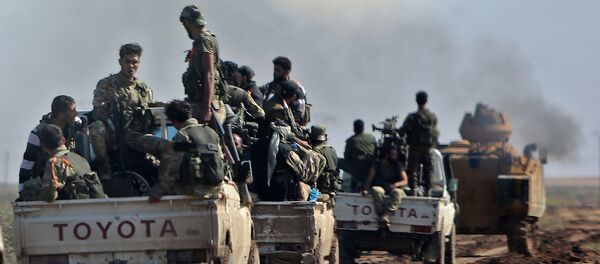 Колонна сирийских боевиков, поддерживаемых Турцией, следует за турецкой бронетехникой (30 октября 2019). Сирия Колонна сирийских боевиков, поддерживаемых Турцией, следует за турецкой бронетехникой (30 октября 2019). Сирия - Sputnik Արմենիա