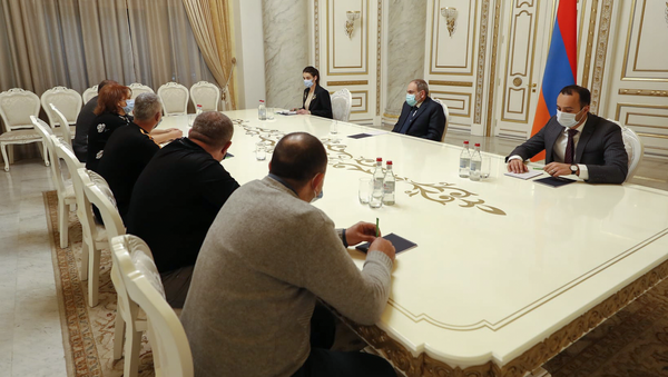 Премьер-министр Никол Пашинян встретился с родителями солдат-срочников (27 ноября 2020). Еревaн - Sputnik Армения