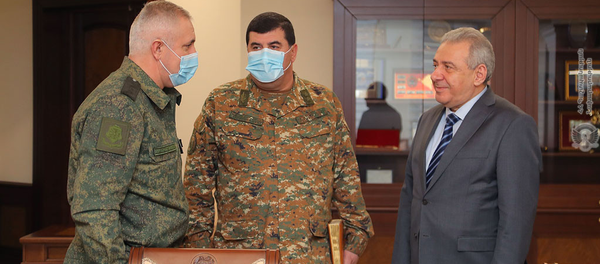 Министр обороны Армении Вагаршай Арутюнян встретился с командующим российскими миротворческими силами в Карабахе Рустамом Мурадовым (27 ноября 2020). Еревaн Министр обороны Армении Вагаршай Арутюнян встретился с командующим российскими миротворческими силами в Карабахе Рустамом Мурадовым (27 ноября 2020). Еревaн - Sputnik Արմենիա