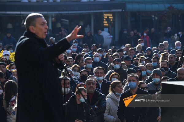 Ни слова о Пашиняне: интеллигенция в Ереване просит надавить на Баку в вопросе пленных Ни слова о Пашиняне: интеллигенция в Ереване просит надавить на Баку в вопросе пленных - Sputnik Армения