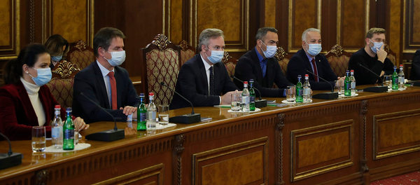 Премьер-министр Никол Пашинян принял госсекретаря Министерства Европы и иностранных дел Франции Жана-Батиста Лемуана и возглавляемую им делегацию (28 ноярбя 2020). Еревaн - Sputnik Արմենիա