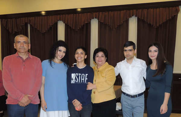 «Գնում եմ Արցախ, որ հետո տղաս չգնա». բժիշկ Նարեկն Ապրիլյանից վերադարձավ, հիմա չստացվեց - Sputnik Արմենիա