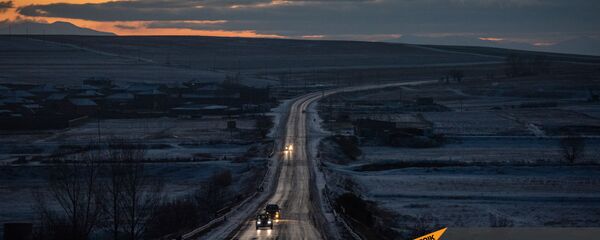 Автомобили на трассе М10 в Гегаркуникской области Армении - Sputnik Армения