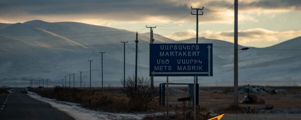 Дорожный указатель на дороге в село Сотк - Sputnik Армения