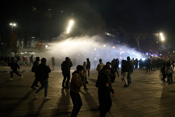 Փարիզում ցույցերը վերածվել են անկարգությունների. տեսանյութ - Sputnik Արմենիա