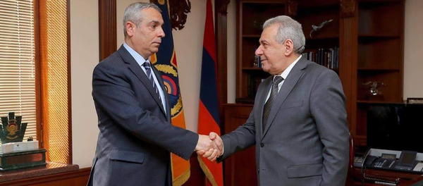 Министр обороны Армении Вагаршак Арутюнян встретился с министром иностранных дел Карабаха Масисом Маиляном (28 ноября 2020). Еревaн - Sputnik Армения