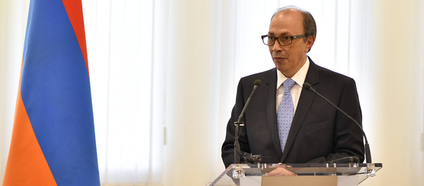 Премьер-министр Никол Пашинян представил нового главу МИД Армении Ара Айвазяна (19 ноября 2020). Еревaн Премьер-министр Никол Пашинян представил нового главу МИД Армении Ара Айвазяна (19 ноября 2020). Еревaн - Sputnik Армения