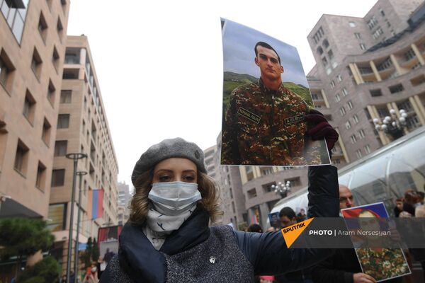 Հայ գերիների և անհայտ կորածների լուսանկարներով բողոքի երթ Երևանում. նախաձեռնությունը մտավորականներինն է - Sputnik Արմենիա
