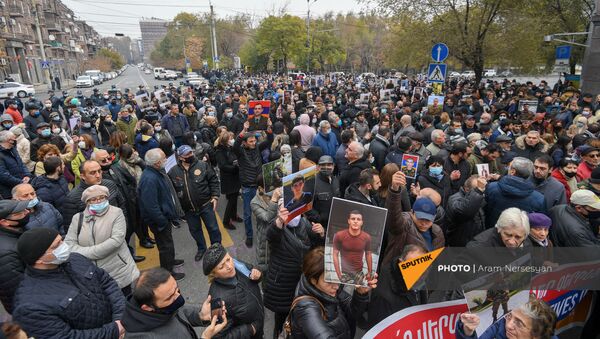 Акция с призывом решить вопрос с военнопленными и пропавшими без вести (29 ноября 2020). Еревaн - Sputnik Արմենիա