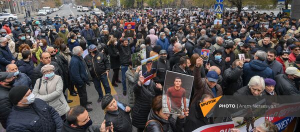 Акция с призывом решить вопрос с военнопленными и пропавшими без вести (29 ноября 2020). Еревaн - Sputnik Արմենիա