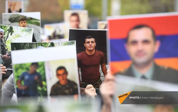 Акция с призывом решить вопрос с военнопленными и пропавшими без вести (29 ноября 2020). Еревaн - Sputnik Армения