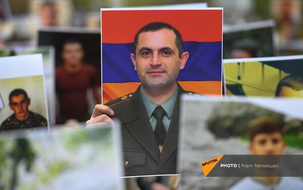 Акция с призывом решить вопрос с военнопленными и пропавшими без вести (29 ноября 2020). Еревaн - Sputnik Армения