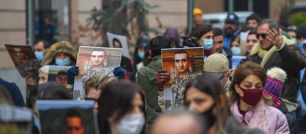 Акция с призывом решить вопрос с военнопленными и пропавшими без вести (29 ноября 2020). Еревaн - Sputnik Արմենիա