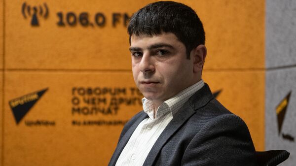 Обозреватель сайта Razminfo Роберт Назарян в гостях радио Sputnik - Sputnik Արմենիա