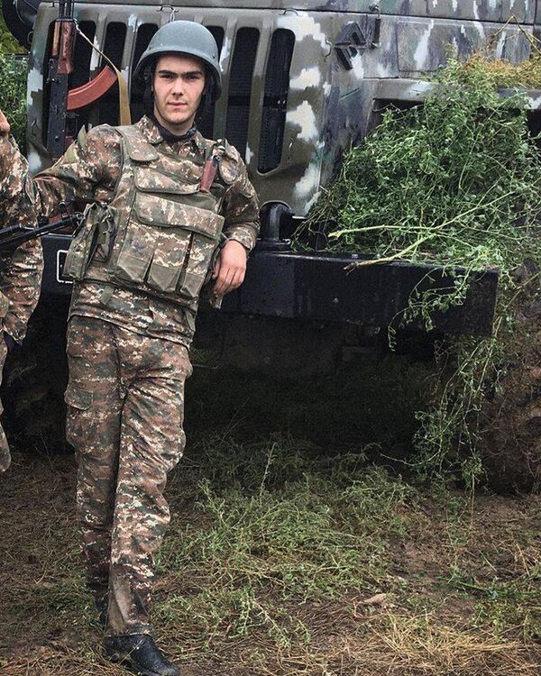 Մարտի դաշտում մենք չենք պարտվել. ինչպես ֆուտբոլիստ խաղընկերները դարձան մարտական ընկերներ Մարտի դաշտում մենք չենք պարտվել. ինչպես ֆուտբոլիստ խաղընկերները դարձան մարտական ընկերներ - Sputnik Արմենիա