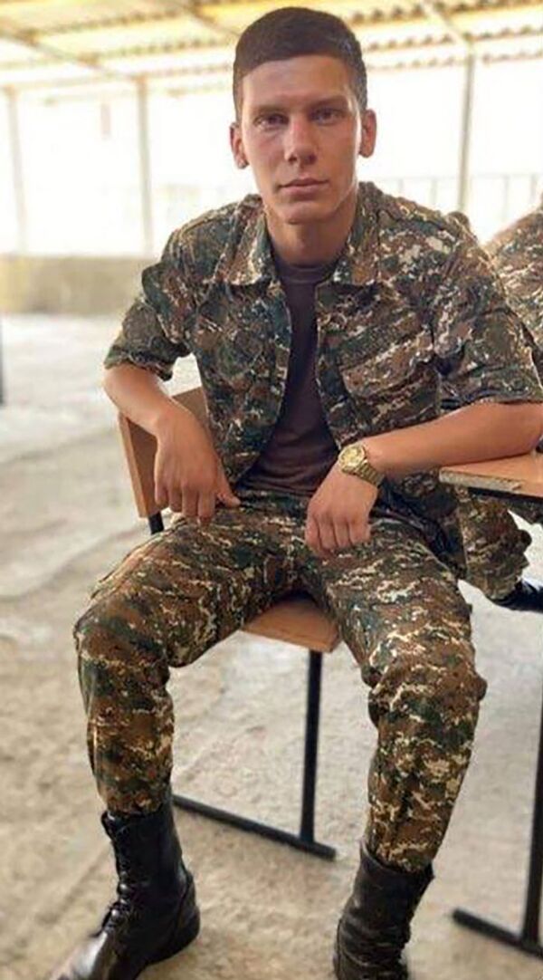 Մարտի դաշտում մենք չենք պարտվել. ինչպես ֆուտբոլիստ խաղընկերները դարձան մարտական ընկերներ Մարտի դաշտում մենք չենք պարտվել. ինչպես ֆուտբոլիստ խաղընկերները դարձան մարտական ընկերներ - Sputnik Արմենիա