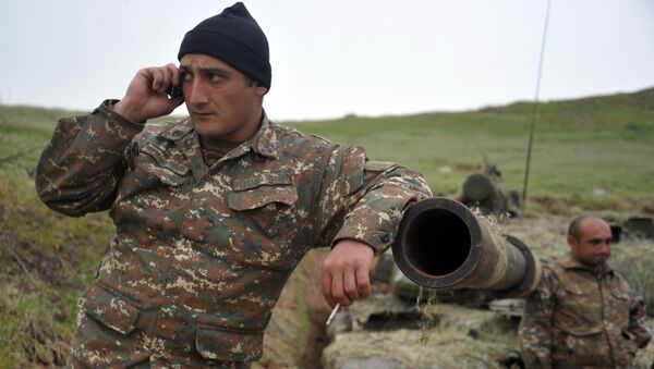 Военнослужащий армии обороны Нагорного Карабаха на первой линии обороны - Sputnik Արմենիա